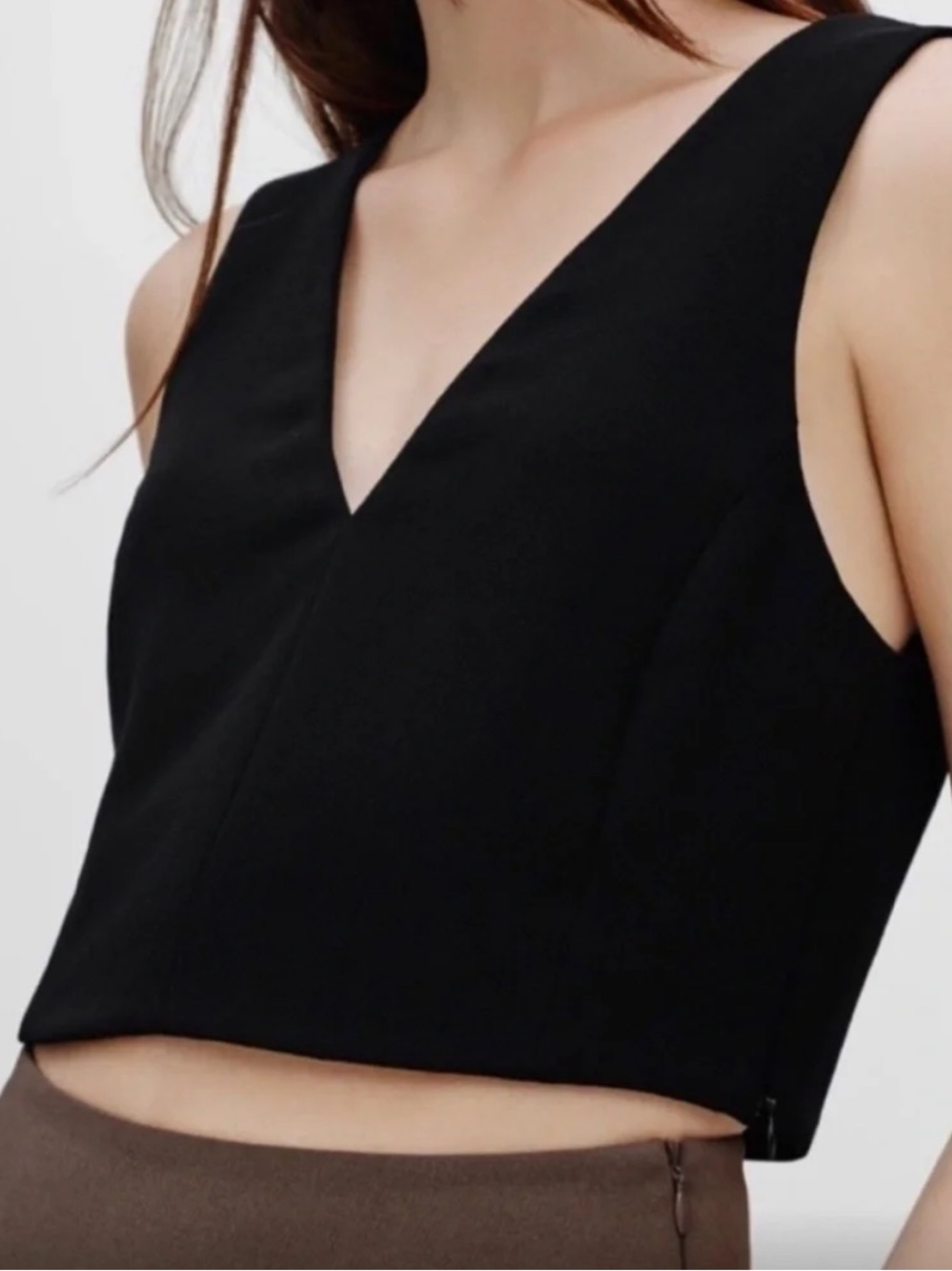 Wilfred Aritzia Black V-Neck Side-Zip Crop Top - Size XS